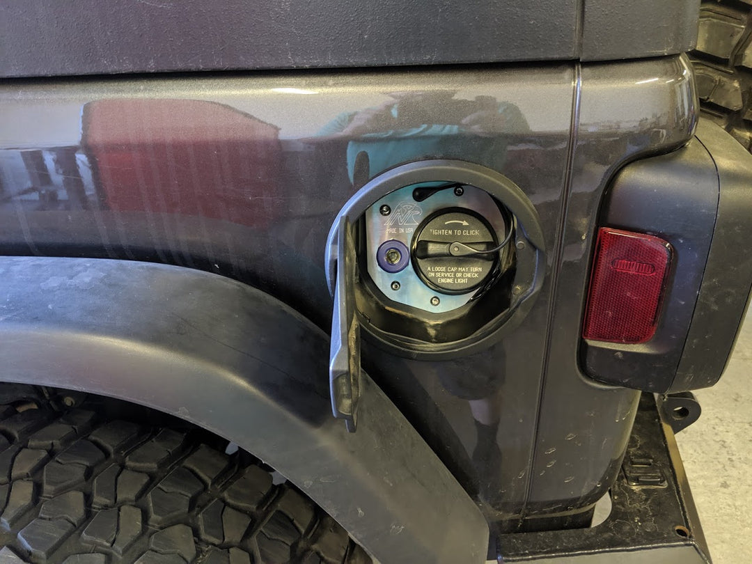 JL Fuel Door Air Fitting Kit.